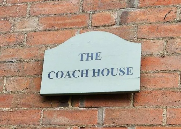 Quaint Victorian Coach House In Village Location