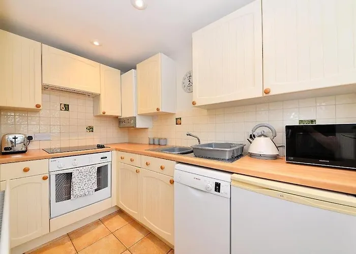Quaint Victorian Coach House In Village Location
