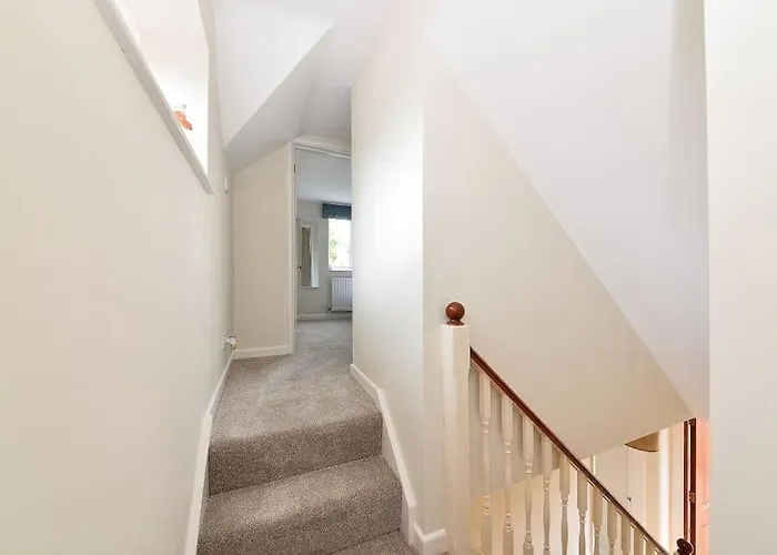 Quaint Victorian Coach House In Village Location