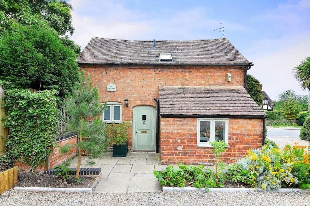 Holiday home Quaint Victorian Coach House In Village Location
