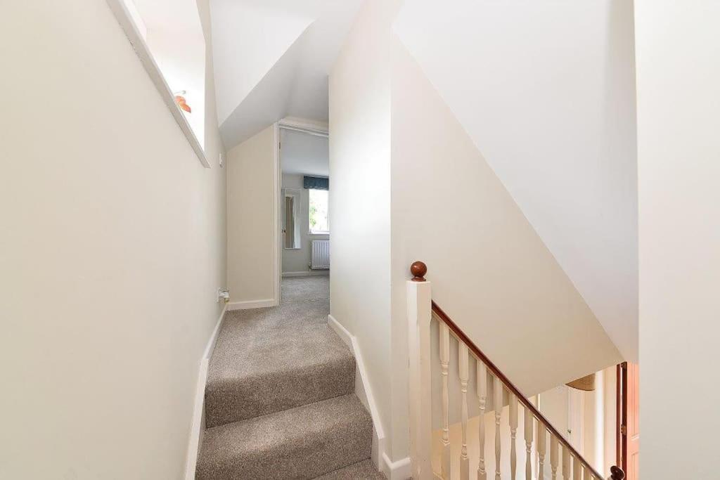 Quaint Victorian Coach House In Village Location Great Alne