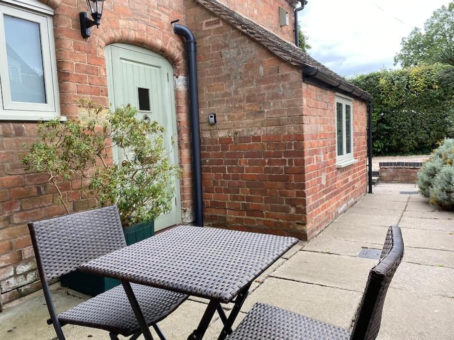 Quaint Victorian Coach House In Village Location *