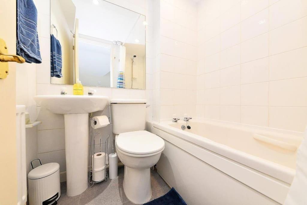 Quaint Victorian Coach House In Village Location *