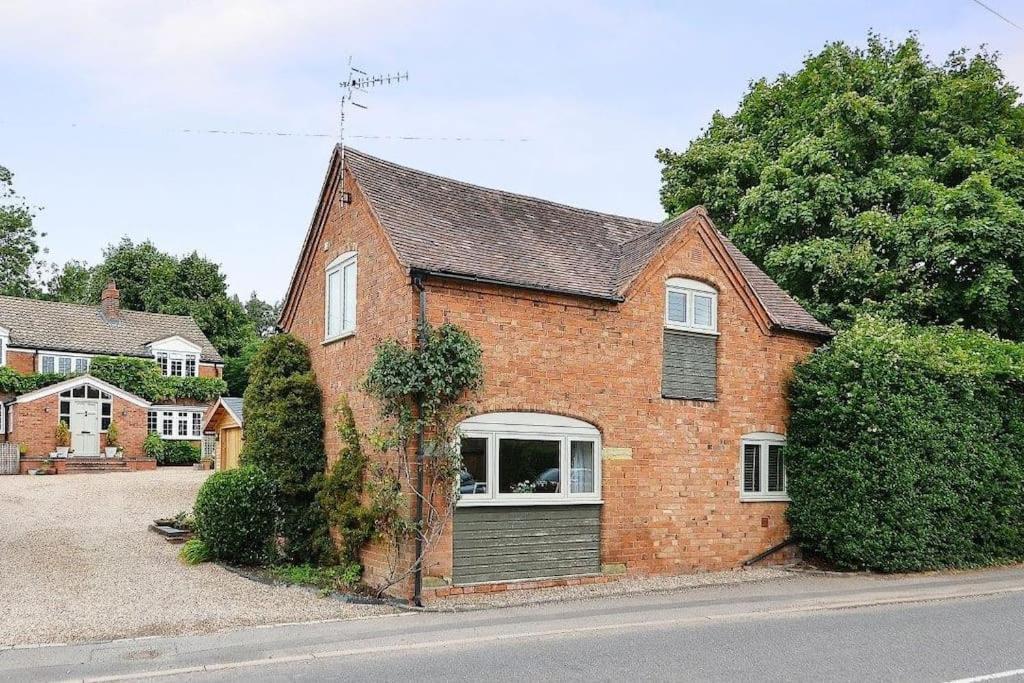 Holiday home Quaint Victorian Coach House In Village Location *